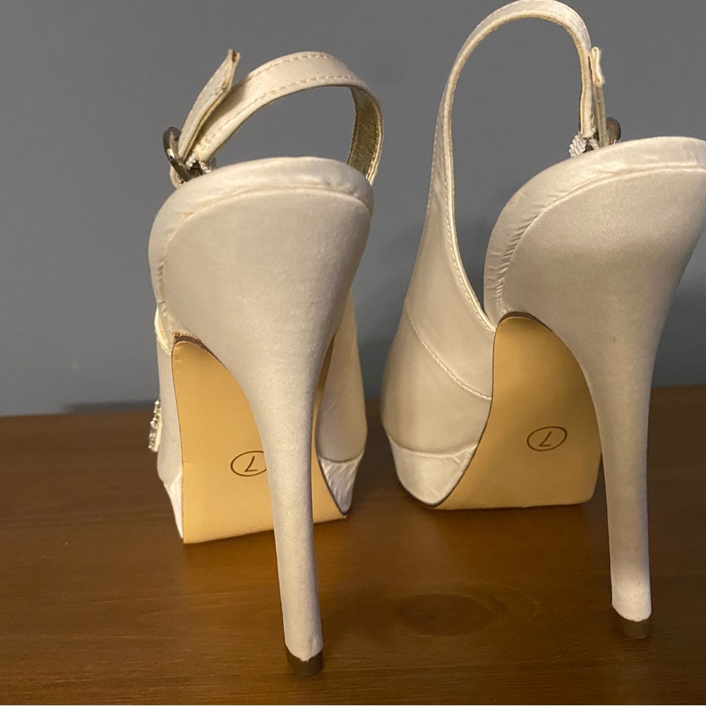 Elegant Women's Ivory Satin High Heel Slingback Pumps